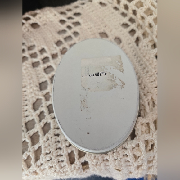 Vintage Easter Bunny Family Oval Tin Box | 1960s–1970s Pastel Rabbit Print - Picture 4 of 6